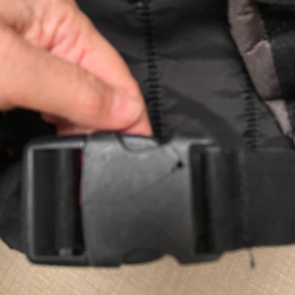 RARE vintage HUMMER backpack. Heavyduty yellow trimmed in black. Sturdy handle. - Picture 10 of 10